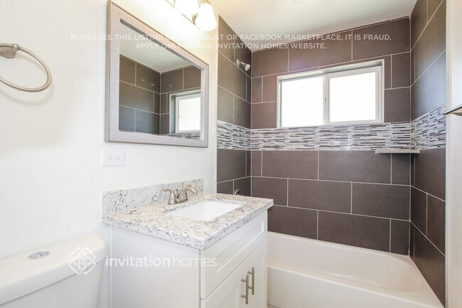 Building Photo - 1539 W 7th St