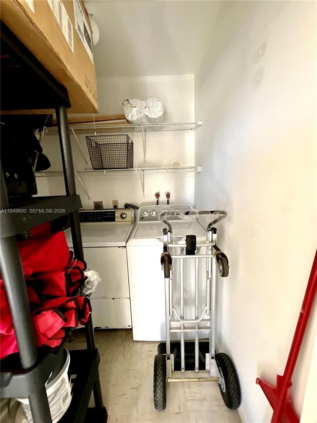 Building Photo - 371 Burgundy G