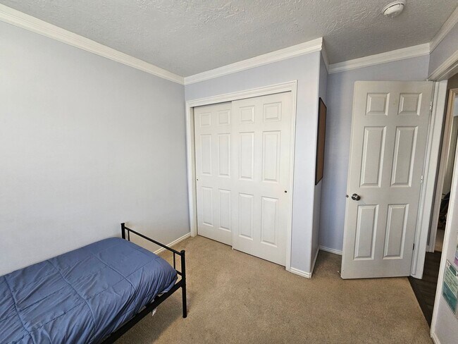 Building Photo - Spacious 4-Bed, 2-Bath Pet-Friendly Home with Central Air & 2-Car Garage! - Available NOW!