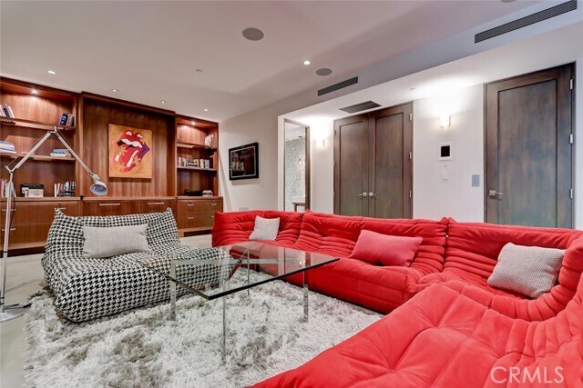 Building Photo - 3208 Ocean Dr