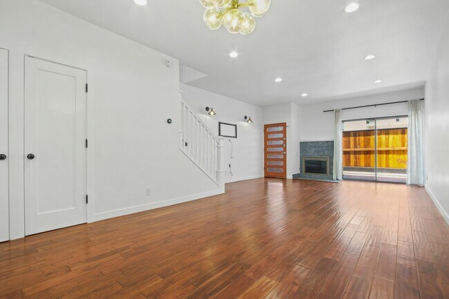 Building Photo - 1133 24th St