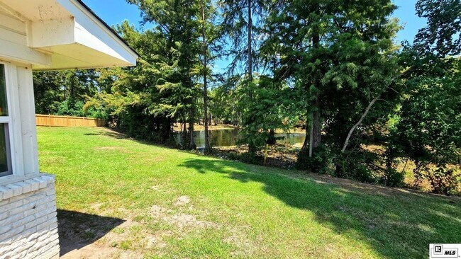 Building Photo - 923 Fortune Dr