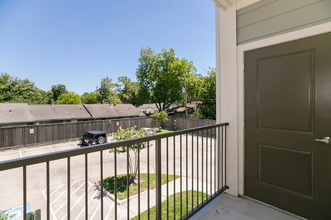 Beautiful Balcony - 7630 Amelia Rd