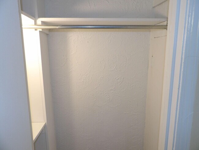 Building Photo - 307 Henry St