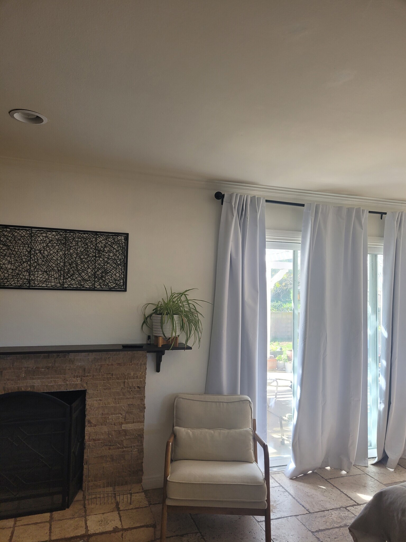 Building Photo - 639 Calle Tulipan