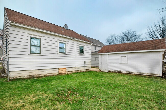 Building Photo - 603 12th Ave NW