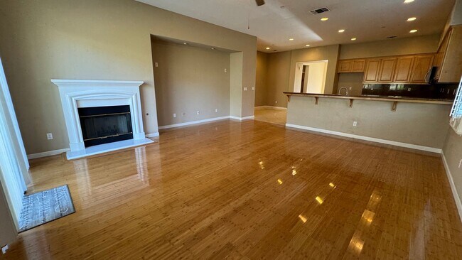 Building Photo - AVAILABLE! OPEN HOUSE FRIDAY 3/20/26 from 5:00-6:00 pm