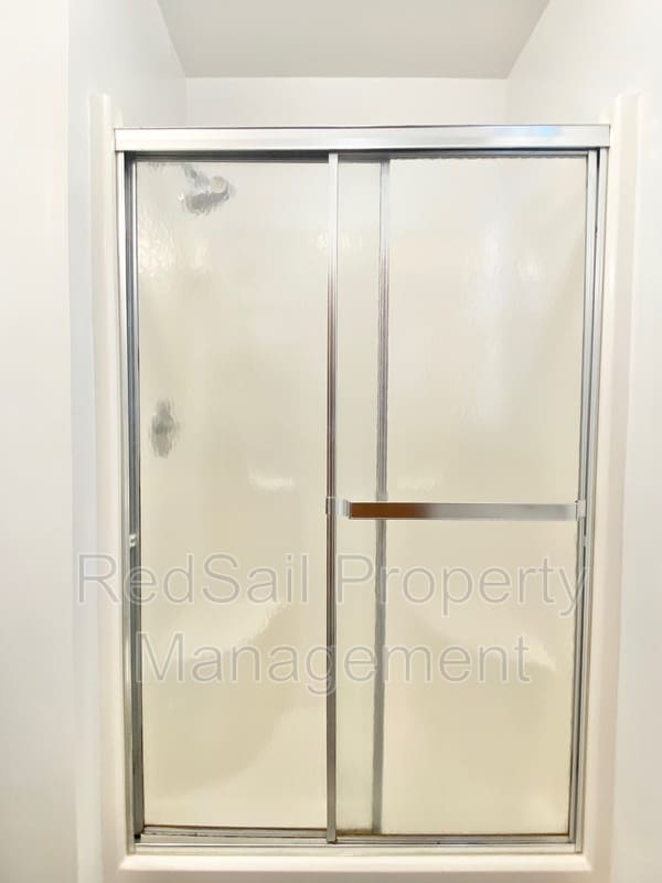 Building Photo - 180 Lori Cir