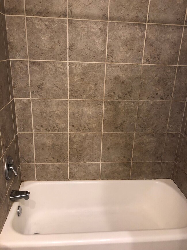 Building Photo - 452 Iowa Ave