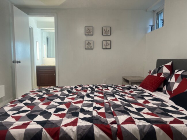 Building Photo - 4801 Oliver St