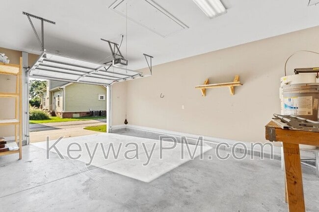 Building Photo - 1235 11th St