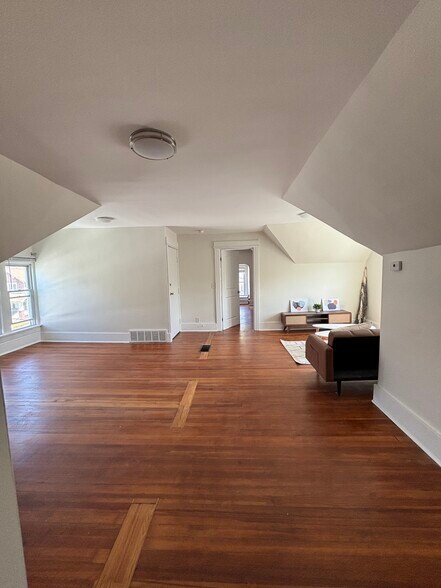 Building Photo - 203 Lillian Ave