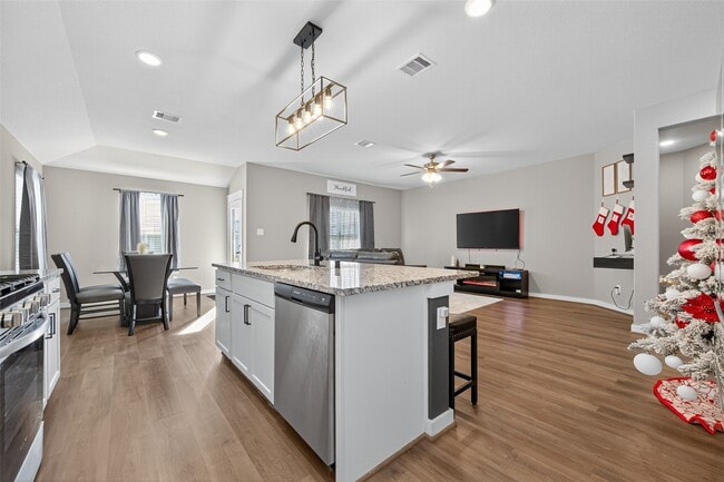 Building Photo - 30301 Kingston Heath Dr