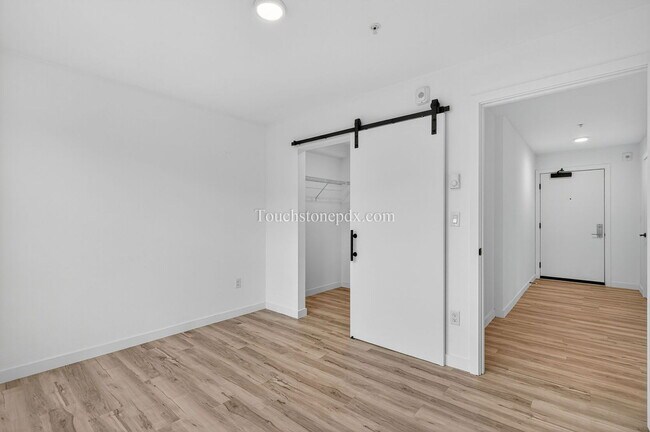 Building Photo - 5635 NE Glisan St