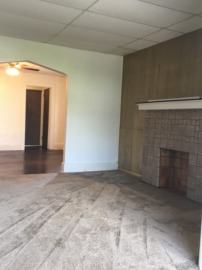 Living Room / Dining Room - 3016 Jenny Lind St