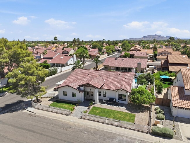 Building Photo - 5623 E Claire Dr