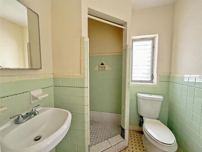 Building Photo - 1630 SW 4th St