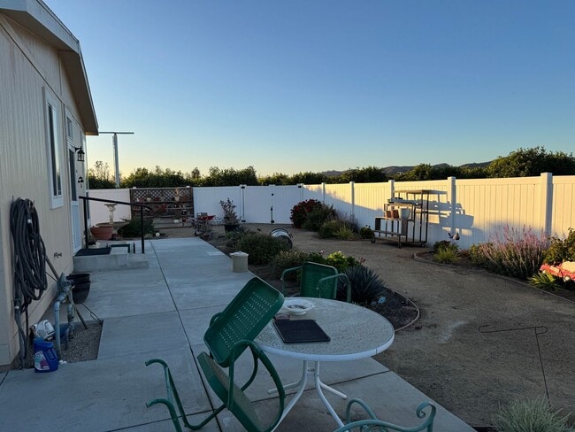Building Photo - Great Home on a Farm for Rent
