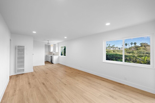 Building Photo - 213 Avenida Lobeiro