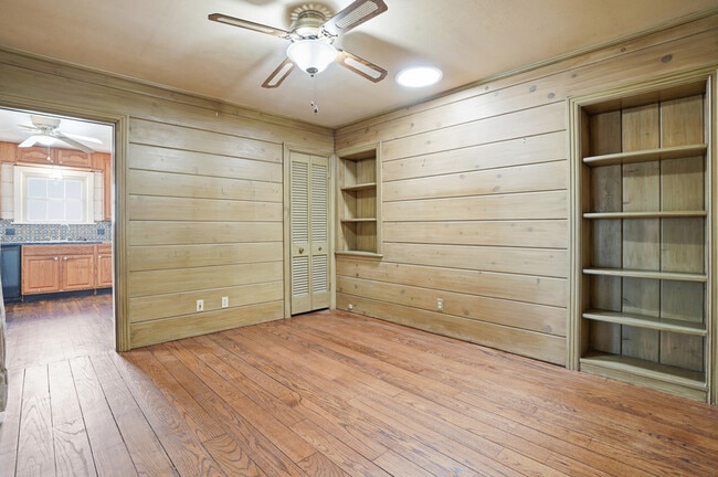 Building Photo - 2608 Highview Terrace