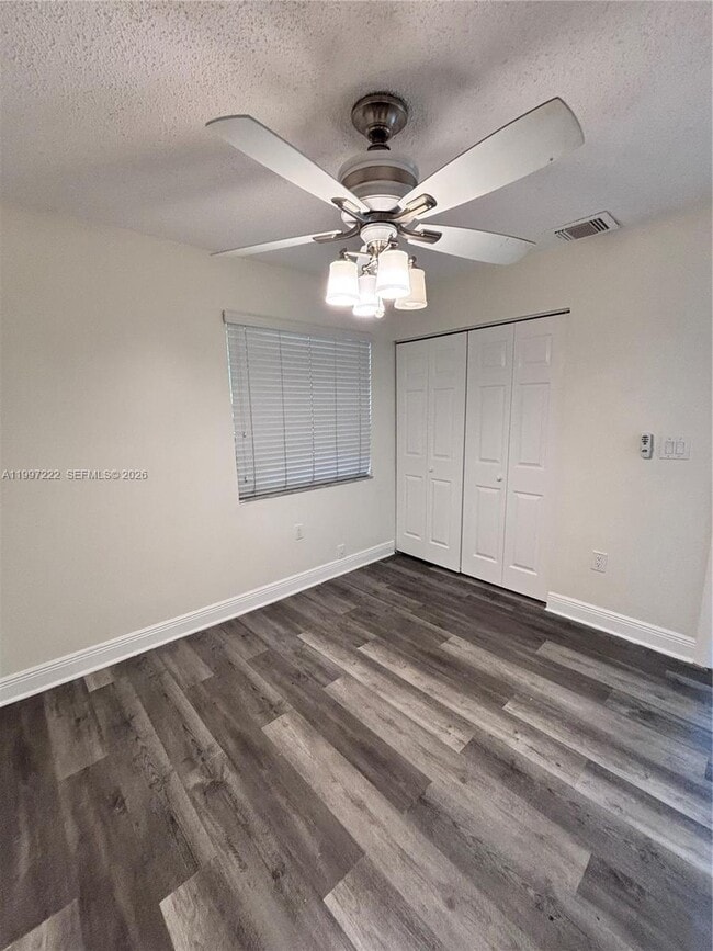 Building Photo - 821 W Beckley Square