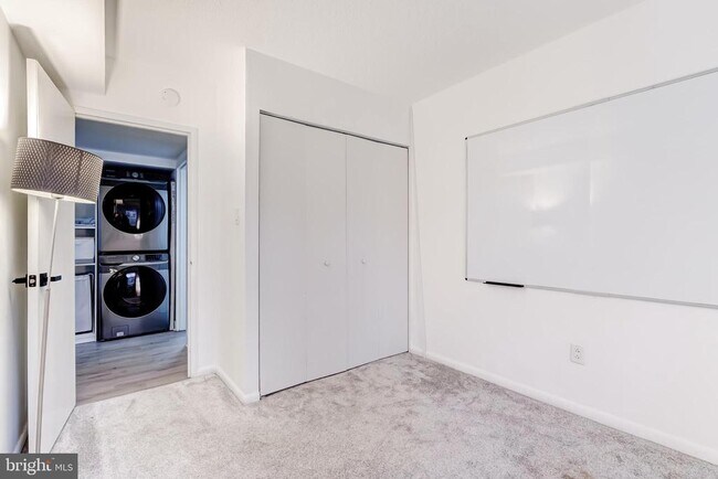 Building Photo - 11643 Stoneview Square