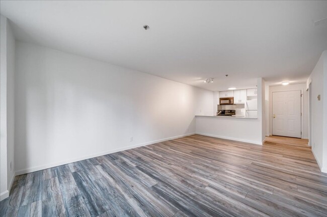 Building Photo - Charming 1 Bed 1 Bath Condo on Capitol Hil...