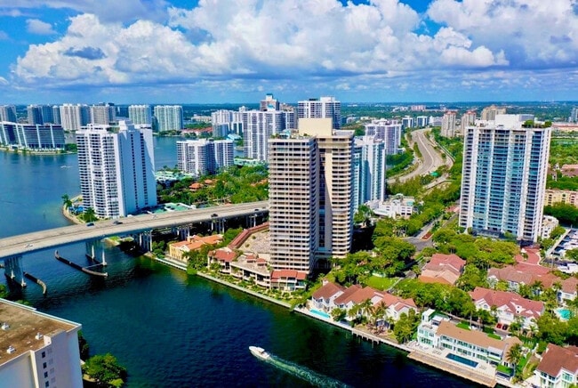 Building Photo - 19355 Turnberry Way