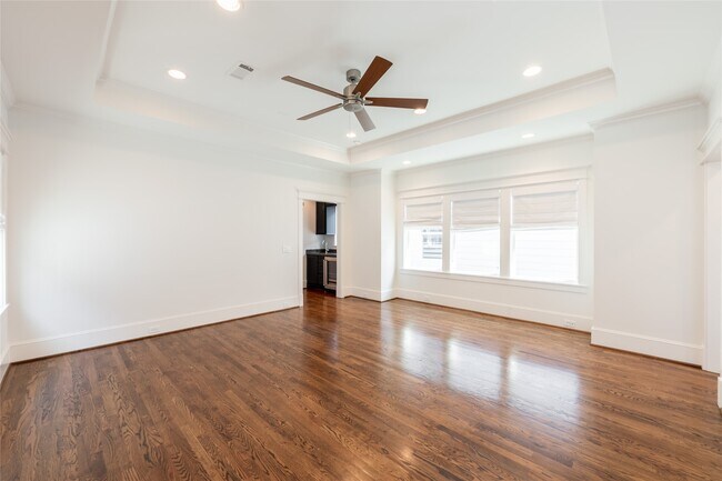 Building Photo - 828 E 28th St