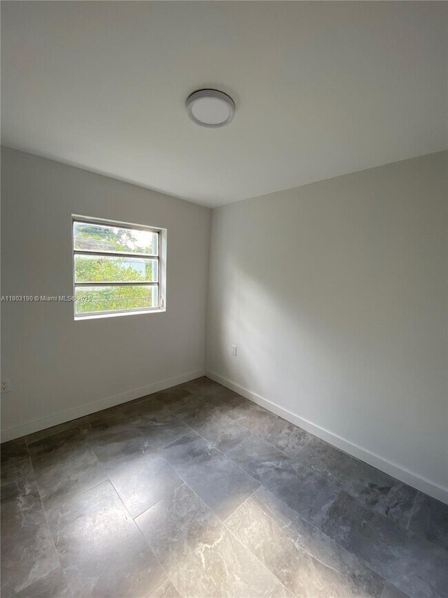 Building Photo - 5843 SW 62nd St