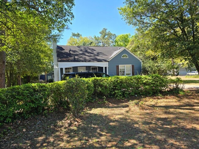 Building Photo - 4928 Oleander Dr