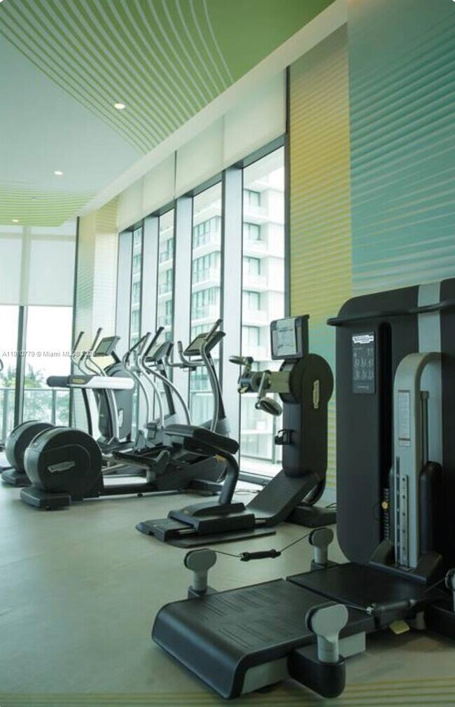 Building Photo - 501 NE 31st St