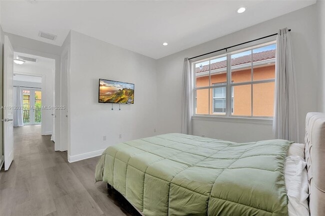 Building Photo - 407 SW 17th St