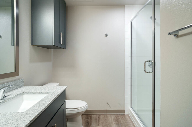 Stellar Large Smart - Bathroom - unfurnished - Northside Apartments