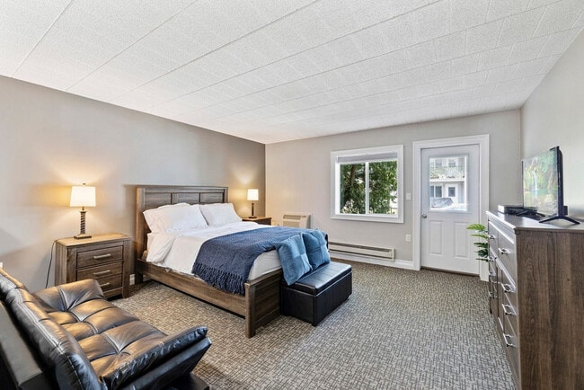 Building Photo - 30 U.S. 9W-SI ID1466756P