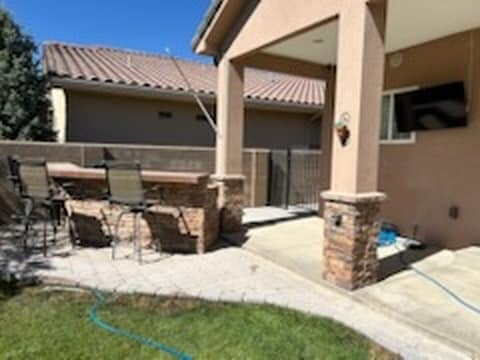 Outdoor grill and patio - 6131 Arroyo Dr