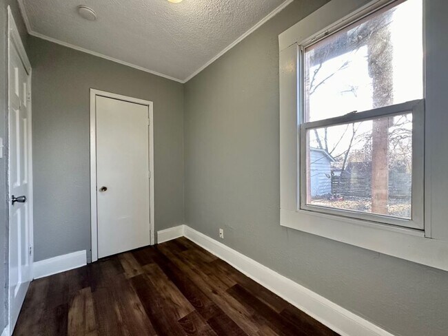 Building Photo - Great 3 bedroom duplex in Minneapolis!