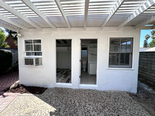 Building Photo - ***MOVE-IN SPECIAL 2 WEEKS FREE RENT***Fan...