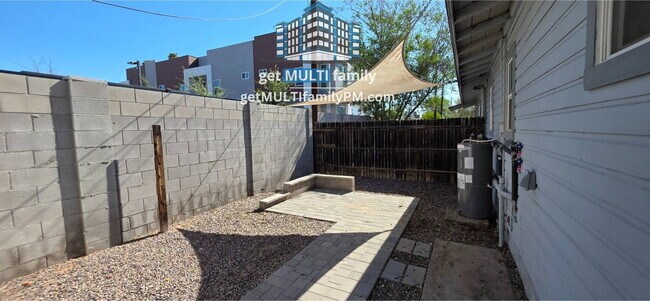 Building Photo - 3926 E Earll Dr