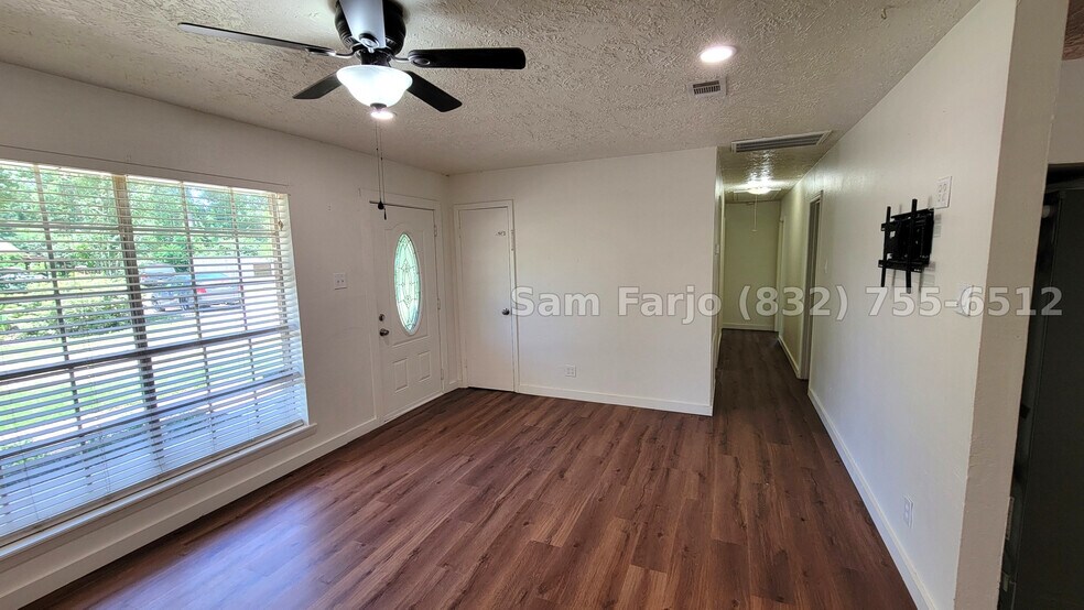 Building Photo - 2100 Hill Top Ct