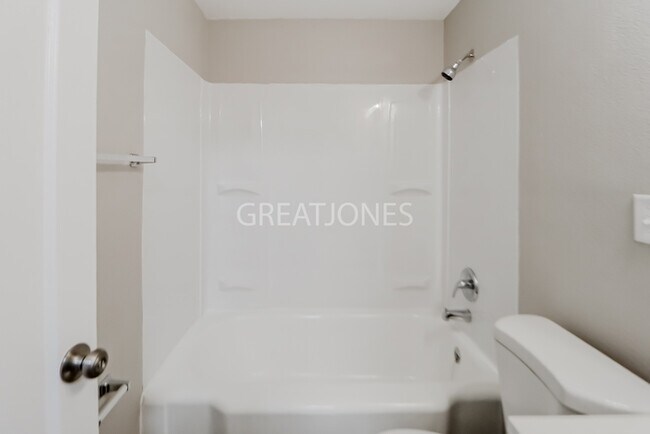 Building Photo - NOW OFFERING 1/2 MONTH FREE WITH SIGNED LE...