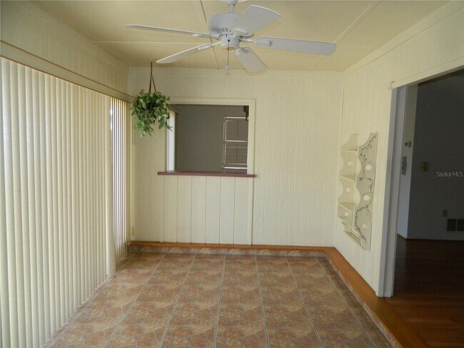 Building Photo - Home on the golf course