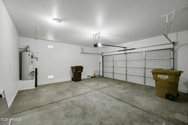 Building Photo - 10950 W Royal Palm Rd