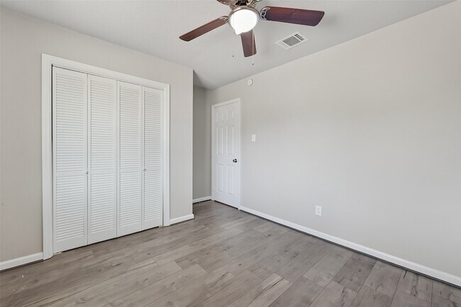 Building Photo - 10603 Highland Woods Dr