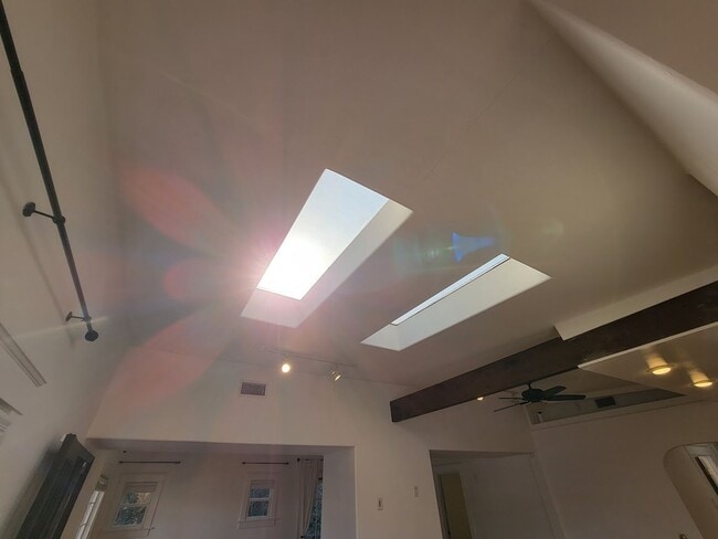 Building Photo - BEAUTIFUL 4BD - 3BA SINGLE STORY HOUSE WITH PRIVATE LAUNDRY AND DETACHED 2 CAR GARAGE