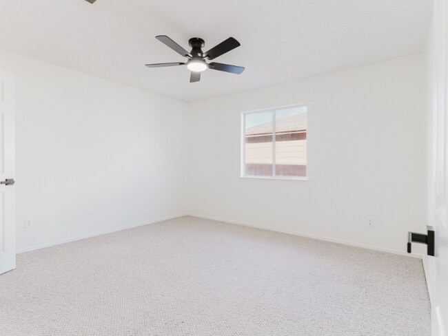 Building Photo - 1606 Willow Way