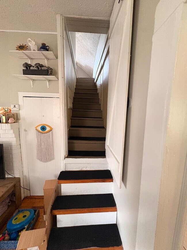 Building Photo - 462 Whitehall Rd