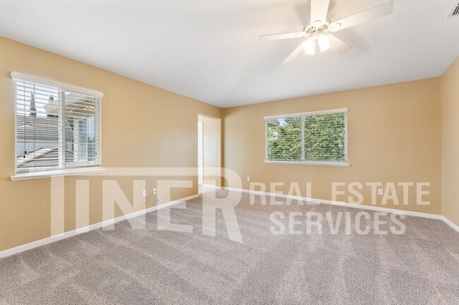 Building Photo - 35 Sabre Ct