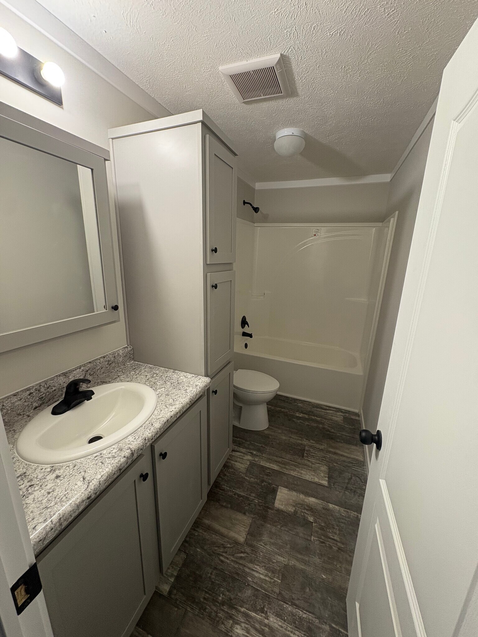 Building Photo - 102 S California St