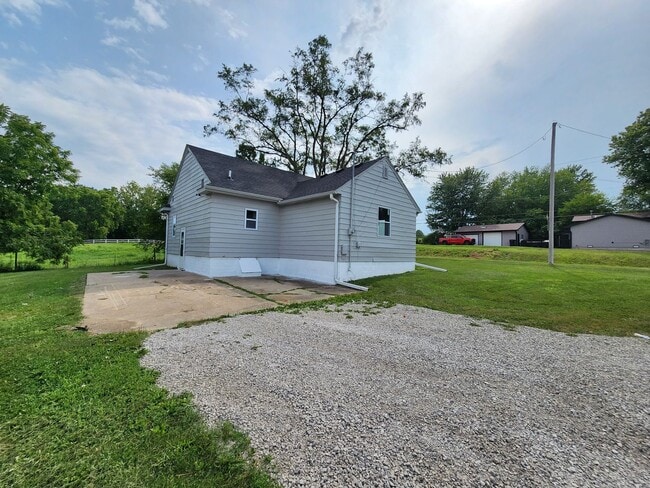 Building Photo - 3 Bedroom 1 Bath Home